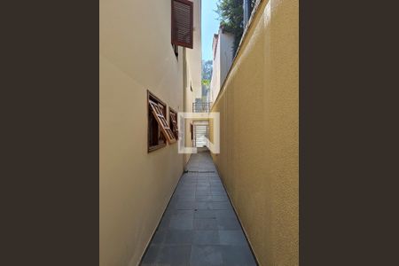 Casa à venda com 254m², 3 quartos e 4 vagasLateral