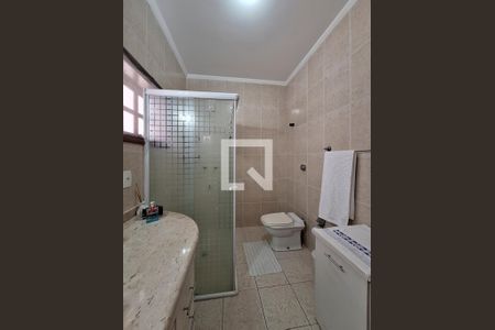Casa à venda com 254m², 3 quartos e 4 vagasBanheiro Quarto 1