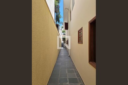 Casa à venda com 254m², 3 quartos e 4 vagasLateral