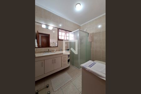 Casa à venda com 254m², 3 quartos e 4 vagasBanheiro Quarto 1