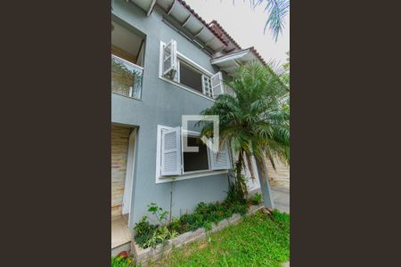 Casa à venda com 180m², 3 quartos e 2 vagas Casa à venda com 180m², 3 quartos e 2 vagasFachada