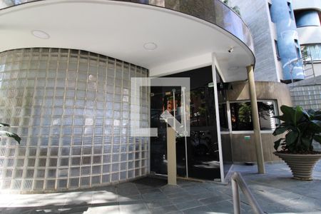 Apartamento à venda com 115m², 3 quartos e 2 vagasFachada e portaria