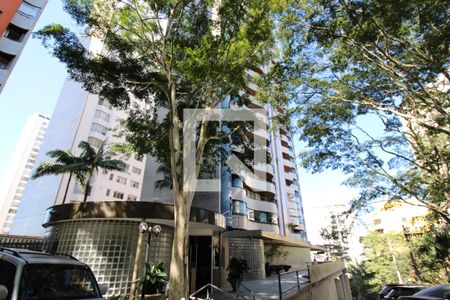 Apartamento à venda com 115m², 3 quartos e 2 vagasFachada e portaria