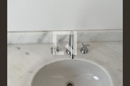 Apartamento à venda com 96m², 2 quartos e 2 vagas Apartamento à venda com 96m², 2 quartos e 2 vagasBanheiro da Suíte 1