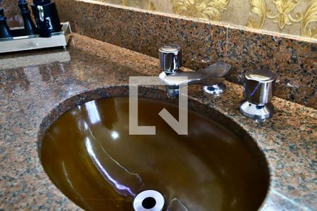 Casa à venda com 320m², 3 quartos e 3 vagasBanheiro do Quarto 1