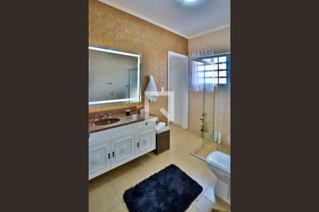 Casa à venda com 320m², 3 quartos e 3 vagasBanheiro do Quarto 1