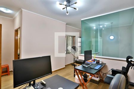 Casa à venda com 320m², 3 quartos e 3 vagasEscritório