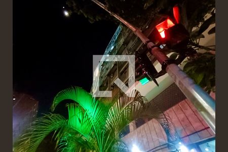 Apartamento para alugar com 70m², 2 quartos e 1 vagaFachada com cartaz QA