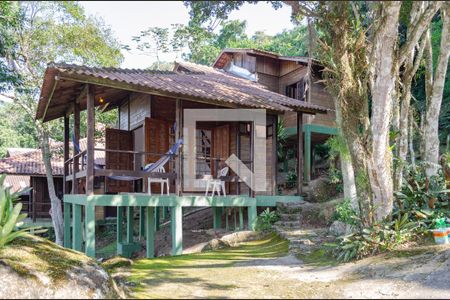 Casa de condomínio para alugar com 200m², 2 quartos e 2 vagas Casa de condomínio para alugar com 200m², 2 quartos e 2 vagasFachada