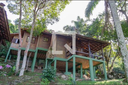 Casa de condomínio para alugar com 200m², 2 quartos e 2 vagas Casa de condomínio para alugar com 200m², 2 quartos e 2 vagasFachada