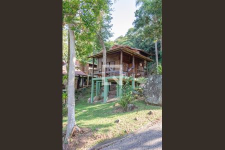 Casa de condomínio para alugar com 200m², 2 quartos e 2 vagas Casa de condomínio para alugar com 200m², 2 quartos e 2 vagasFachada