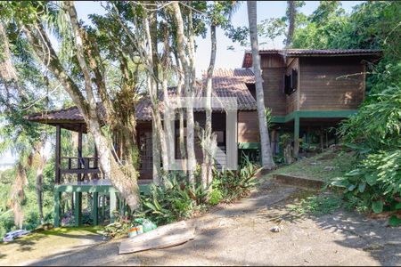 Casa de condomínio para alugar com 200m², 2 quartos e 2 vagas Casa de condomínio para alugar com 200m², 2 quartos e 2 vagasFachada