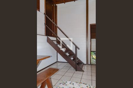 Casa de condomínio para alugar com 200m², 2 quartos e 2 vagas Casa de condomínio para alugar com 200m², 2 quartos e 2 vagasAcesso - Cozinha/Quartos
