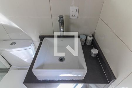 Casa de condomínio à venda com 250m², 3 quartos e 4 vagasBanheiro Social