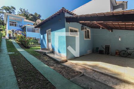 Casa de condomínio à venda com 250m², 3 quartos e 4 vagasÁrea externa