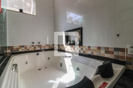 Casa de condomínio à venda com 250m², 3 quartos e 4 vagasSuíte - Banheiro