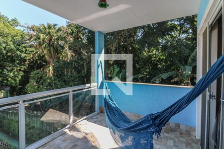 Casa de condomínio à venda com 250m², 3 quartos e 4 vagasSuíte - Varanda