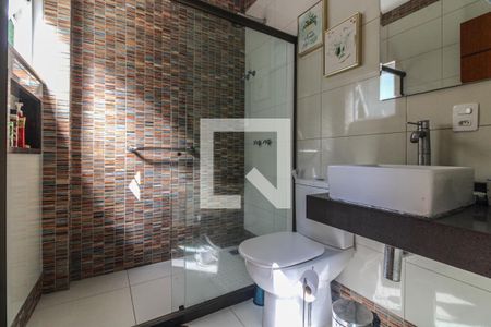 Casa de condomínio à venda com 250m², 3 quartos e 4 vagasBanheiro Social