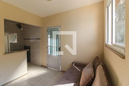 Casa de condomínio à venda com 250m², 3 quartos e 4 vagasEdícula - Sala