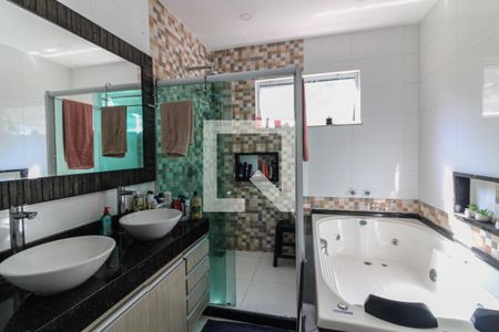 Casa de condomínio à venda com 250m², 3 quartos e 4 vagasSuíte - Banheiro