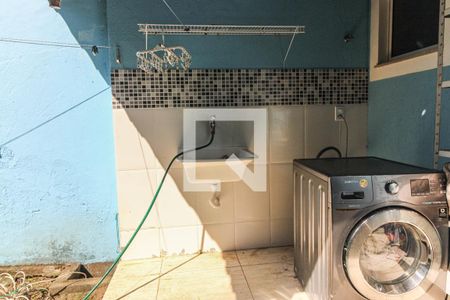 Casa de condomínio à venda com 250m², 3 quartos e 4 vagasÁrea externa - Lavanderia