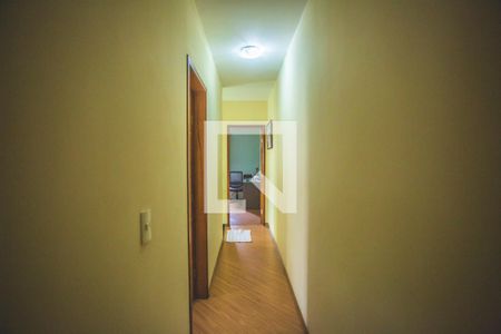 Casa à venda com 250m², 3 quartos e 7 vagasCorredor - Quartos