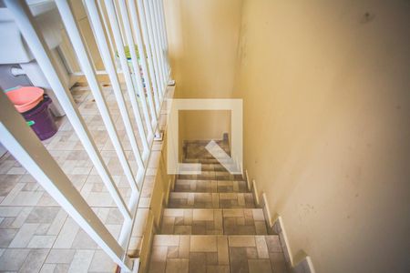 Casa à venda com 250m², 3 quartos e 7 vagasEscadas - Piso inferior