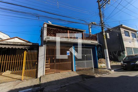 Casa para alugar com 158m², 2 quartos e 1 vaga Casa para alugar com 158m², 2 quartos e 1 vagaFachada