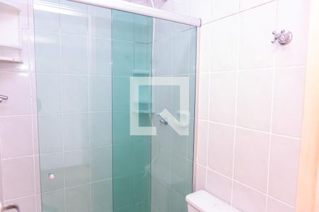 Banheiro de casa de condomínio para alugar com 2 quartos, 78m² em Vila Talarico, São Paulo