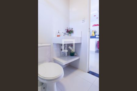 Casa de condomínio à venda com 220m², 3 quartos e 2 vagas Casa de condomínio à venda com 220m², 3 quartos e 2 vagasBanheiro Social