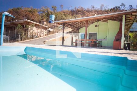 Casa de condomínio à venda com 220m², 3 quartos e 2 vagas Casa de condomínio à venda com 220m², 3 quartos e 2 vagasPiscina