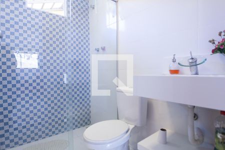 Casa de condomínio à venda com 220m², 3 quartos e 2 vagas Casa de condomínio à venda com 220m², 3 quartos e 2 vagasBanheiro Social