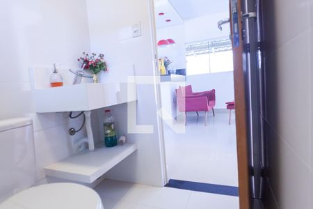 Casa de condomínio à venda com 220m², 3 quartos e 2 vagas Casa de condomínio à venda com 220m², 3 quartos e 2 vagasBanheiro Social