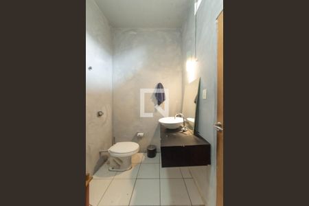 Casa à venda com 100m², 2 quartos e 1 vaga Casa à venda com 100m², 2 quartos e 1 vagaBanheiro