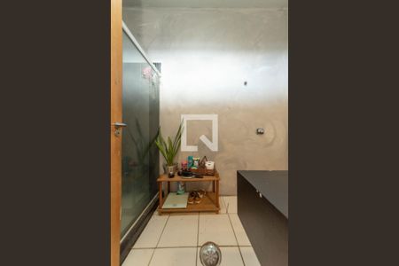 Casa à venda com 100m², 2 quartos e 1 vaga Casa à venda com 100m², 2 quartos e 1 vagaBanheiro