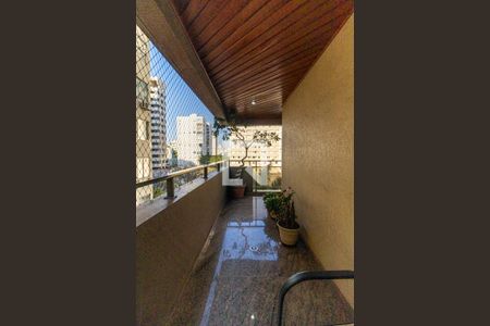 Apartamento para alugar com 186m², 4 quartos e 3 vagasVaranda