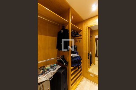 Apartamento para alugar com 186m², 4 quartos e 3 vagasCloset