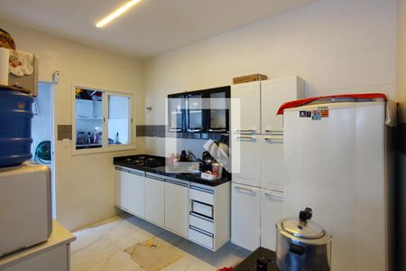 Cozinha de casa de condomínio para alugar com 2 quartos, 58m² em Vilamar, Praia Grande