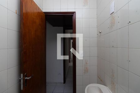 Casa para alugar com 100m², 2 quartos e 2 vagasBanheiro da Suíte