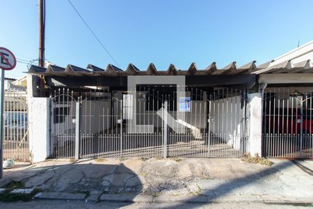 Casa para alugar com 100m², 2 quartos e 2 vagasFachada