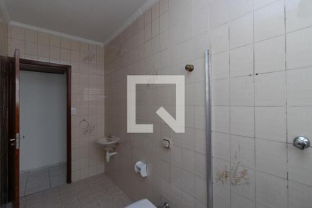 Banheiro Social de casa para alugar com 2 quartos, 100m² em Vila Nilo, São Paulo