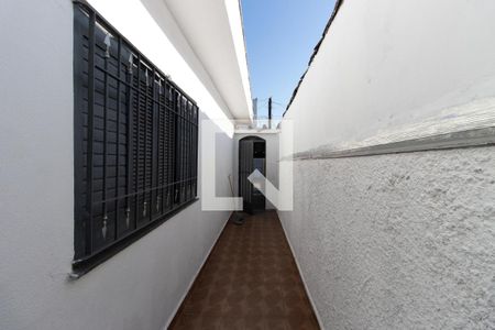 Casa para alugar com 100m², 2 quartos e 2 vagasCorredor