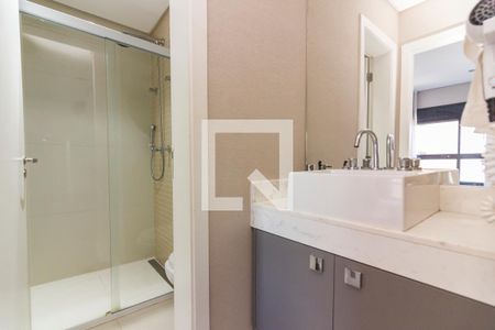 Banheiro e Lavabo de kitnet/studio para alugar com 1 quarto, 40m² em Pinheiros, São Paulo