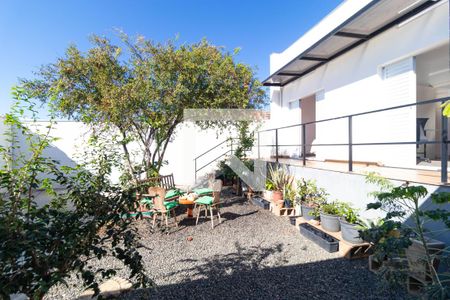 Casa à venda com 220m², 3 quartos e 4 vagasQuintal