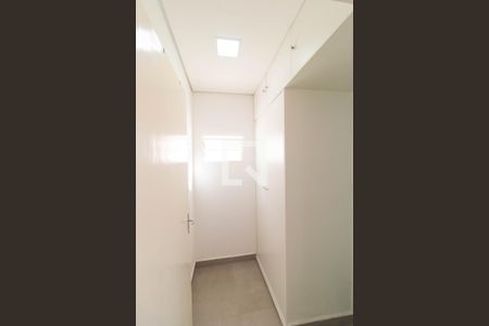 Casa à venda com 220m², 3 quartos e 4 vagasCloset da Suíte 02