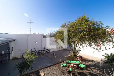 Casa à venda com 220m², 3 quartos e 4 vagasQuintal