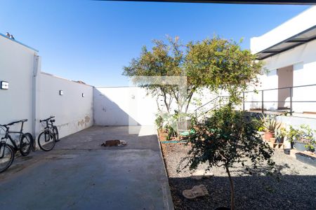 Casa à venda com 220m², 3 quartos e 4 vagasQuintal