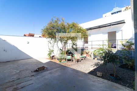 Casa à venda com 220m², 3 quartos e 4 vagasQuintal