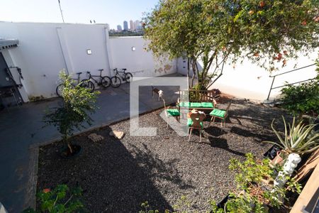 Casa à venda com 220m², 3 quartos e 4 vagasQuintal