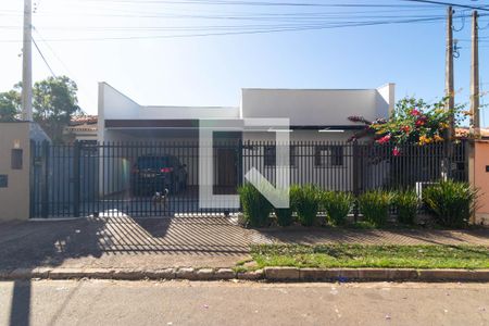 Casa à venda com 220m², 3 quartos e 4 vagasFachada